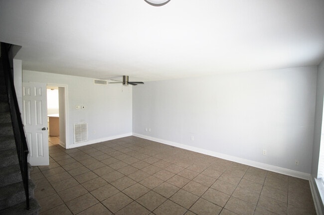 Photo - 5014 Newlands St