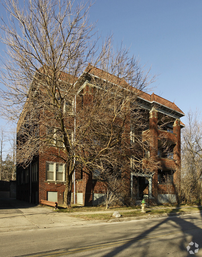 Photo - 2555 Kenilworth Rd Apartments