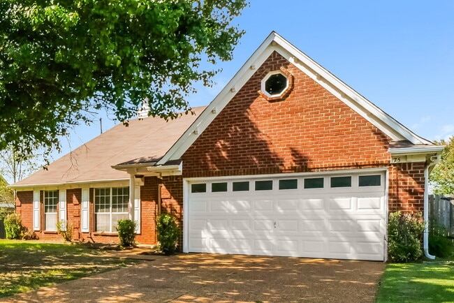 Photo - 75 Oakridge Cove