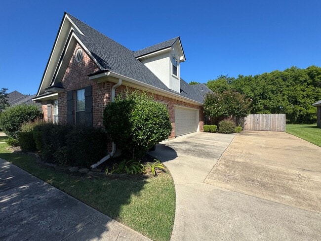 Photo - Beautiful 5 Bedroom Bossier City Home in Tiburon Neighborhood