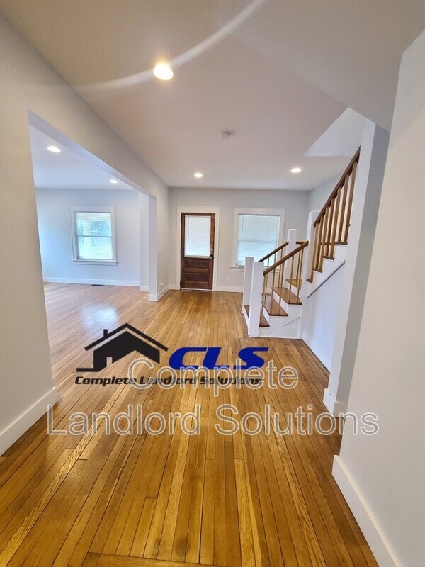 Photo - 930 S Center St