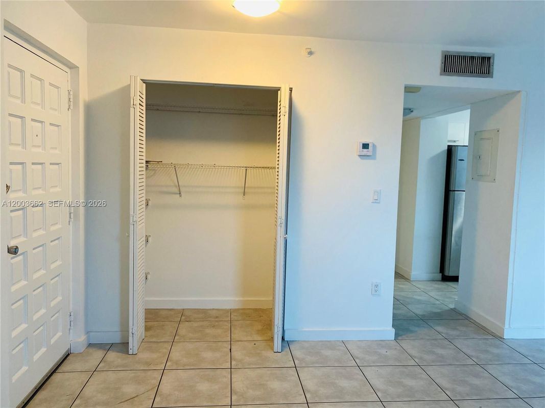 Photo - 700 NE 63rd St Unidad d304