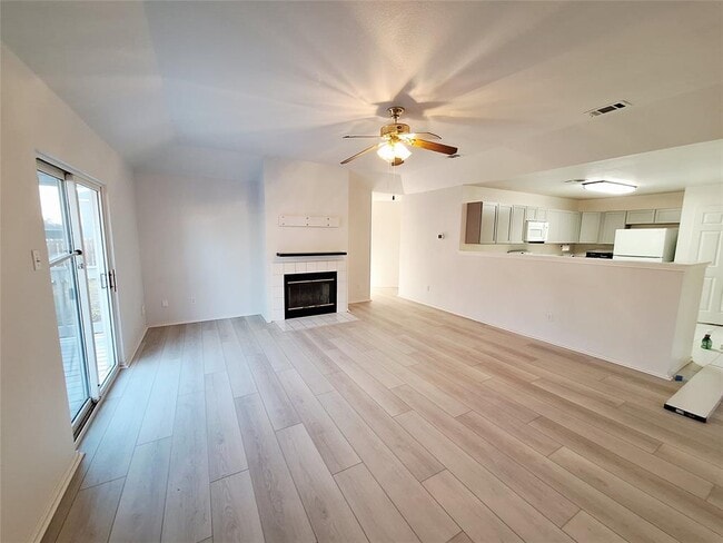 Photo - 804 Moon Glow Dr