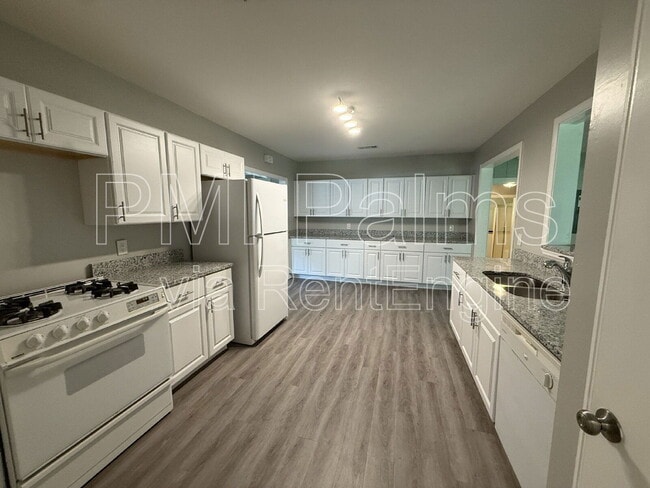 Photo - 719 SE 24th St