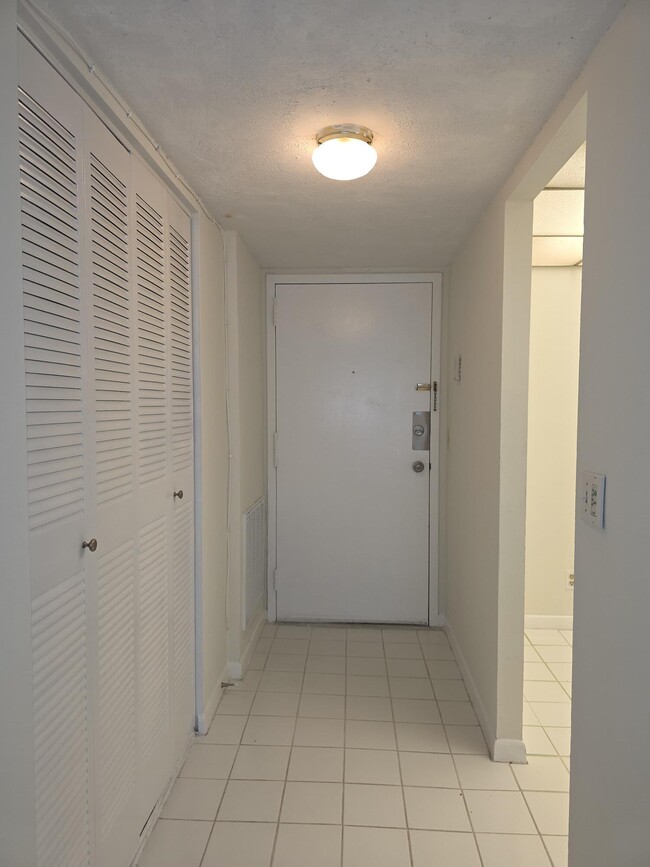 Photo - 470 Executive Center Dr Unit 2k