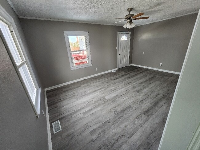 Photo - 229 New St