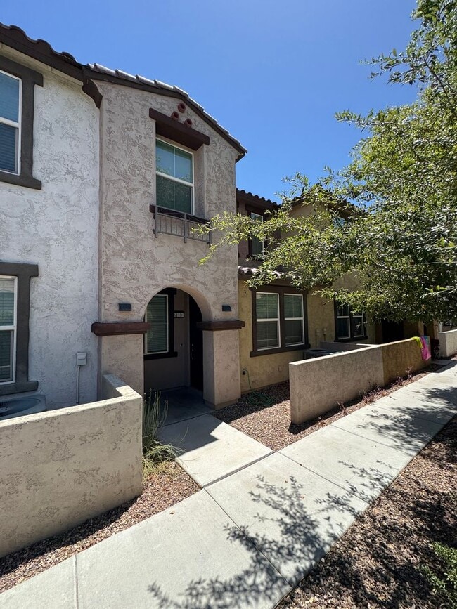 Building Photo - Unique opportunity! Rent a townhouse in a ...