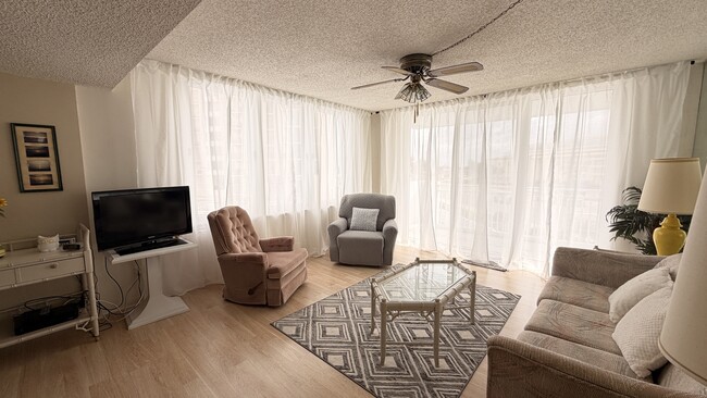 Building Photo - 3047 S Atlantic Ave Unit 201