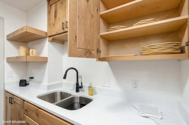 Photo - Vineyard Investors - 4 Unit Vineyard Investsors, L.L.C.