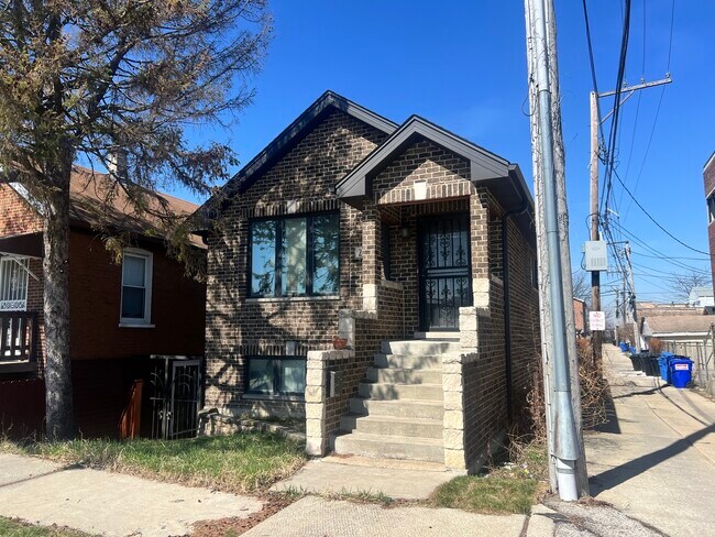 Building Photo - 2612 S Hillock Ave