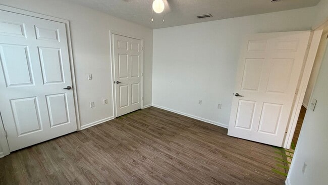 Photo - 9127 Laird St Unidad 9127 Laird Street