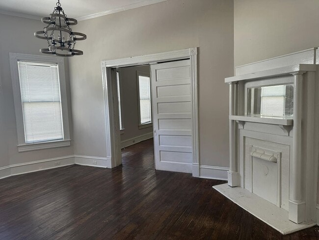 Building Photo - 2534 NAPIER AVE Unit Right Rental