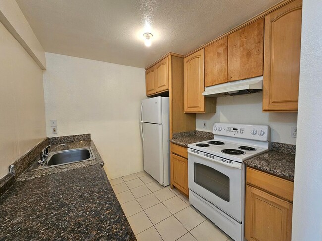 Photo - Sunny 2 Bed / 1 Bath Condo with Private Ba...