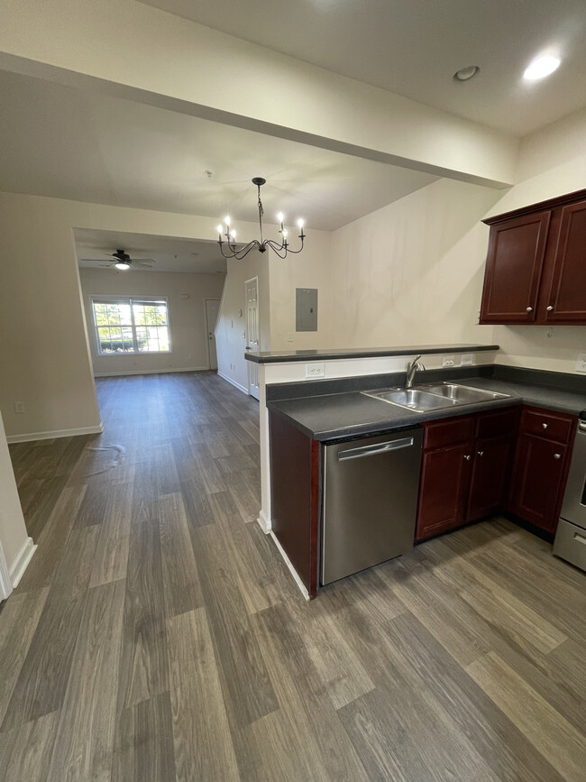 Building Photo - 4007 Clinton Ln