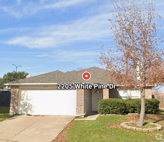Building Photo - 2205 White Pine Dr Rental