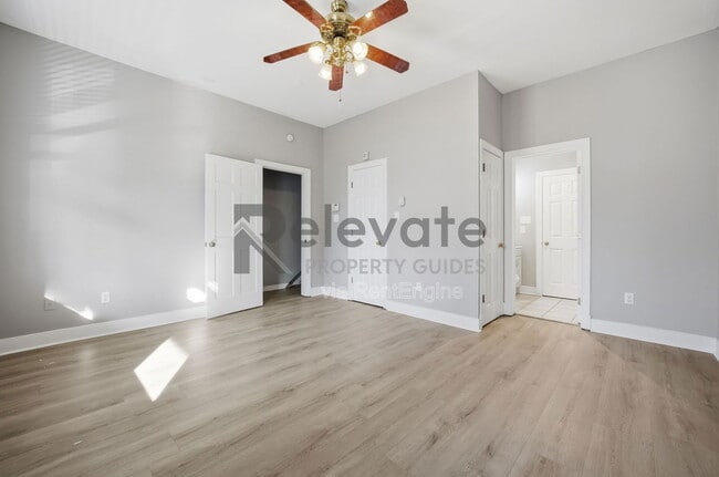 Photo - 2206 Parkwood Ave