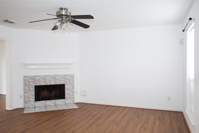 Photo - 8910 Sage Pl Dr