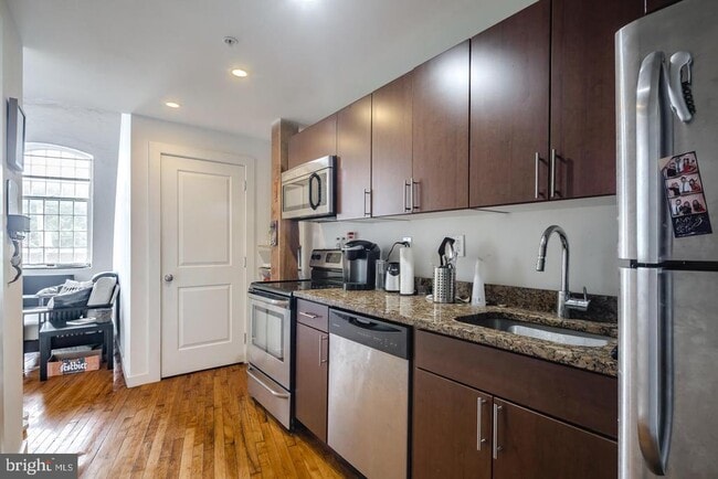 Building Photo - 4 Leverington Ave Unit 308 Rental