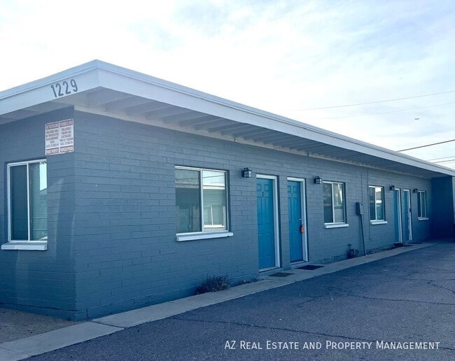 Building Photo - 1229 W Pierce St Unit 2
