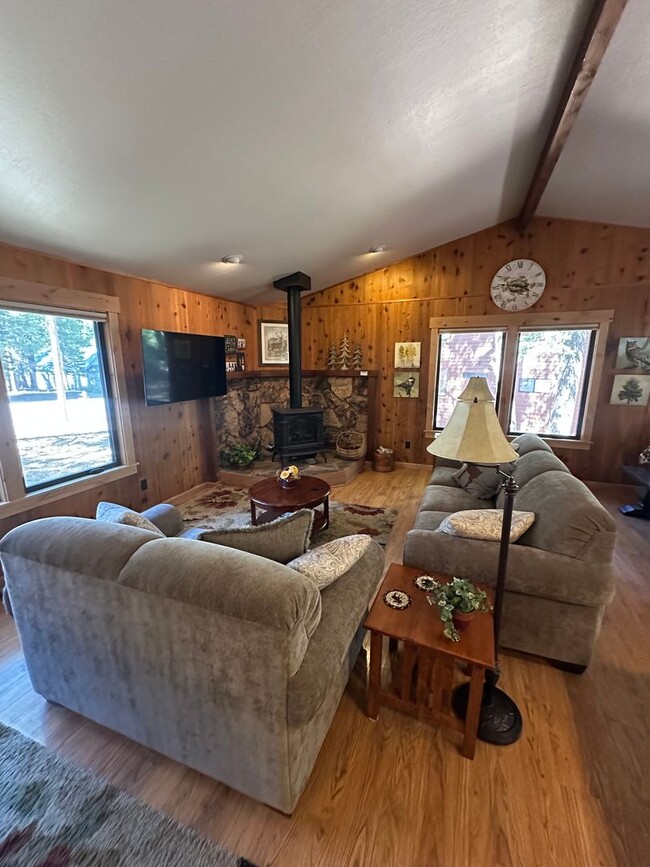 Photo - 15891 Northwoods Blvd