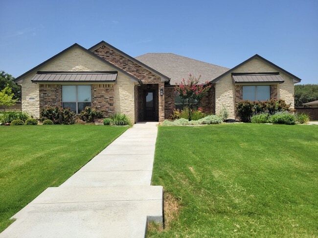 Building Photo - CUSTOM BUILT HOME IN GATED COMMUNITY OF BELLA CHARCA!