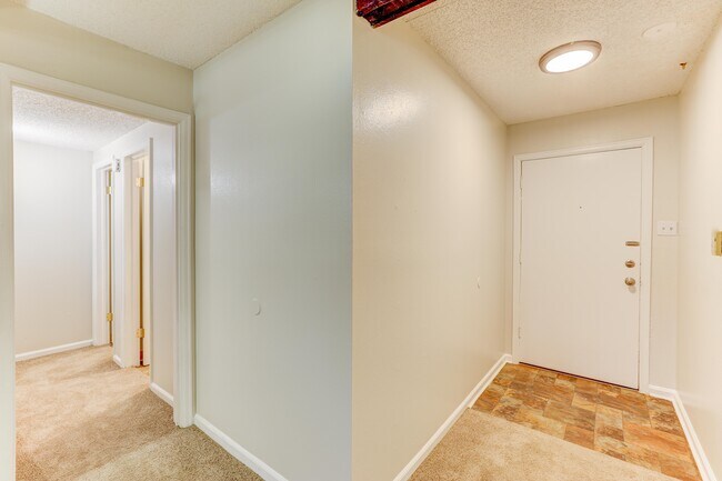 Photo - Monaco Parkway Apartments