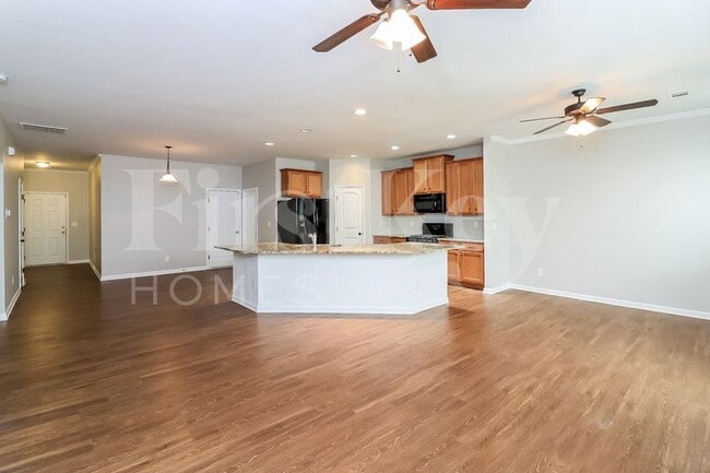 Photo - 405 Trail Finders Way