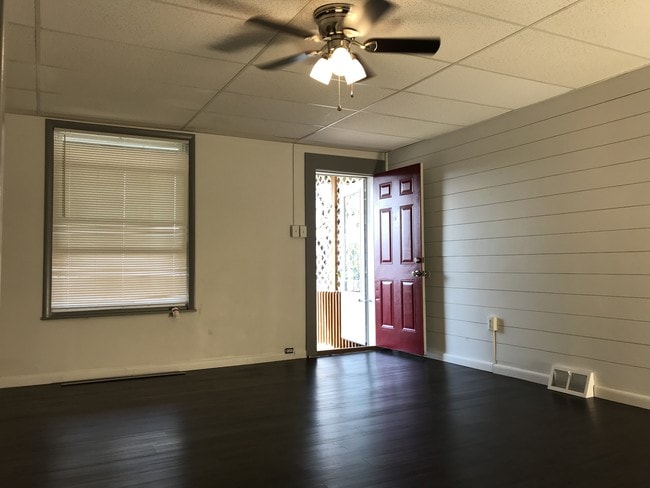 LivingRoom-1a - 4045 5th Ave