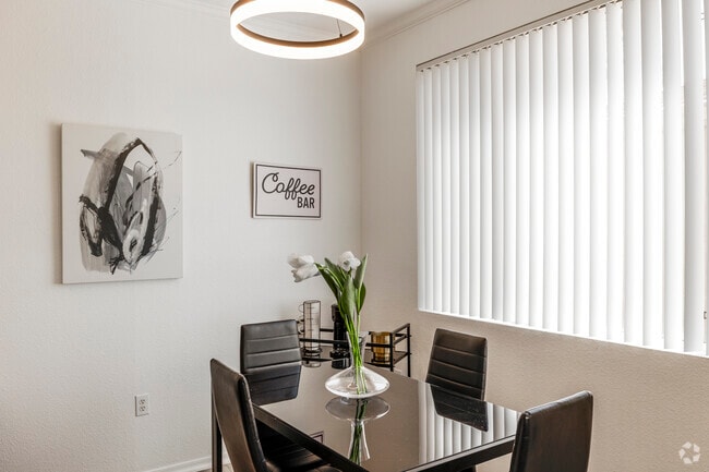 1BR, 1BA - 916SF - Dining Room