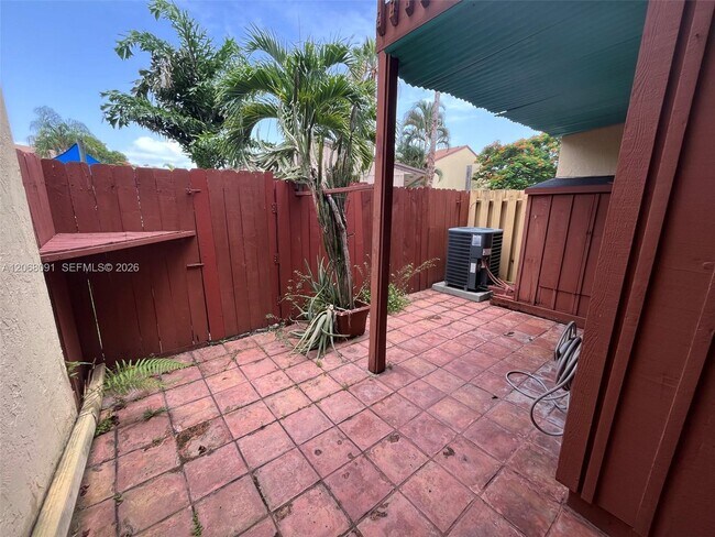 Photo - 463 SE 14th St Unidad 463