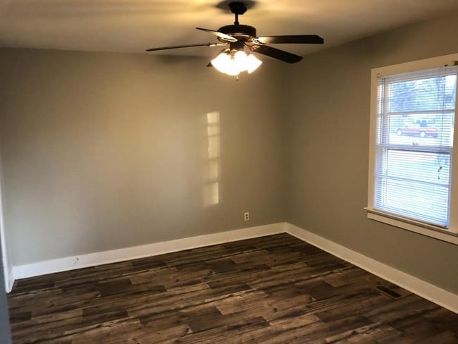 Photo - 406 Wind Ave NW