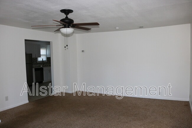 Photo - 958 Quentin Rd