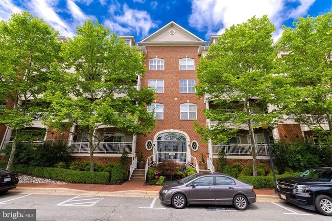 Building Photo - 5112 Donovan Dr Unit 102