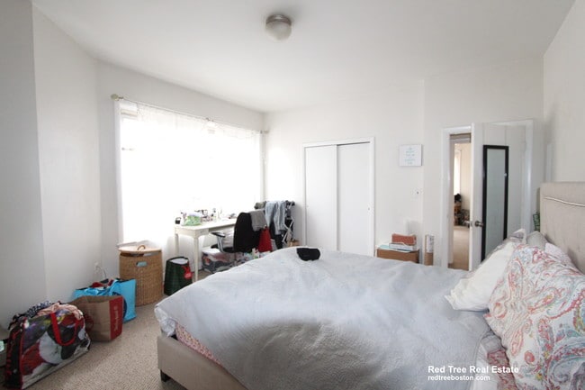 Building Photo - 202 St Paul St Unit 23