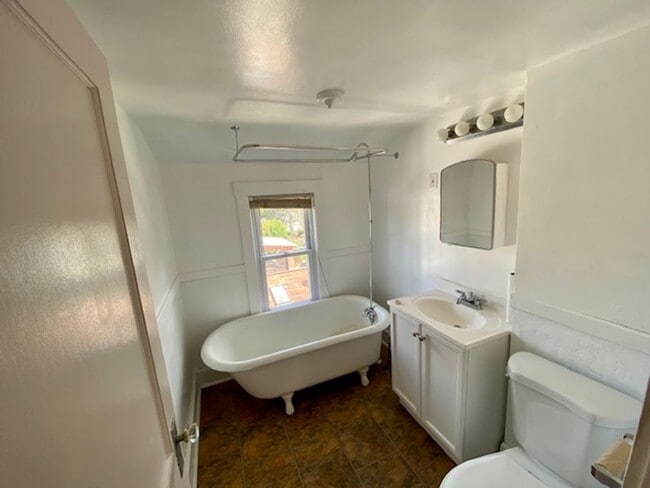 Photo - 47 Lincoln Ave Unidad Third floor