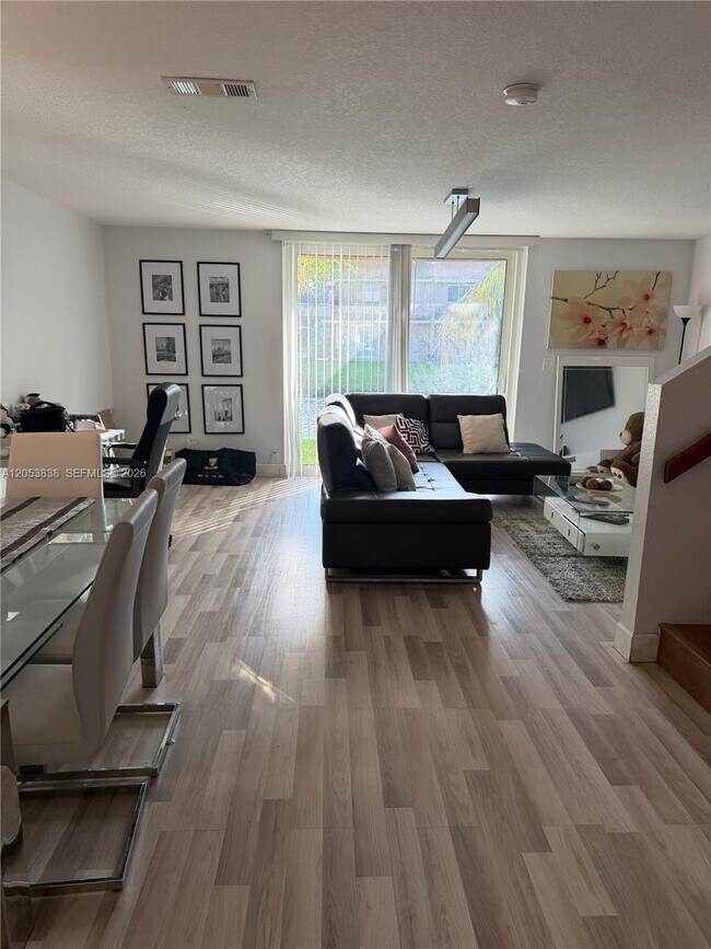 Photo - 1315 Hampton Blvd
