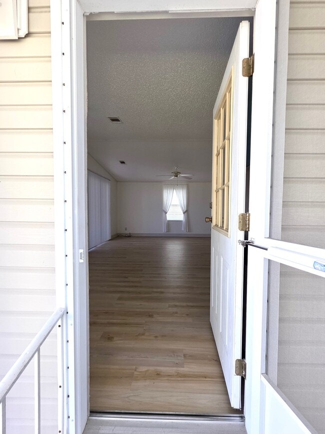 Photo - 5443 Bannock St