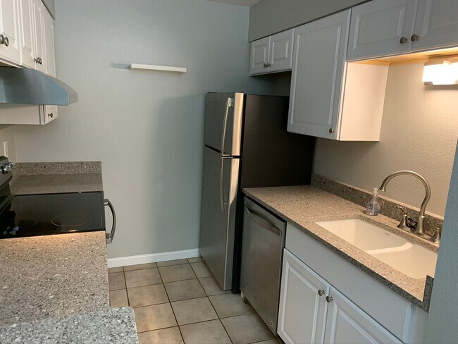 Photo - 2-Bedroom condo with carport for rent at H...