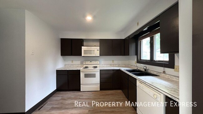 Photo - Amazing 3 Bedroom 2.5 Bath duplex with attached garage and fenced yard!