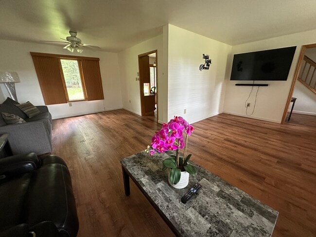 Photo - 113 Sir Bradford Rd