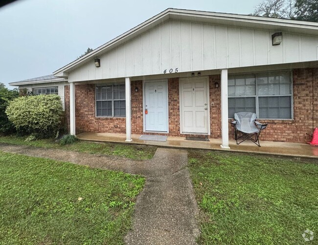 Building Photo - Pensacola - 2 Bedroom, 1 Bathroom Rental