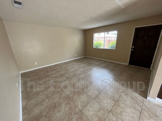 Photo - 826 N Williford Dr