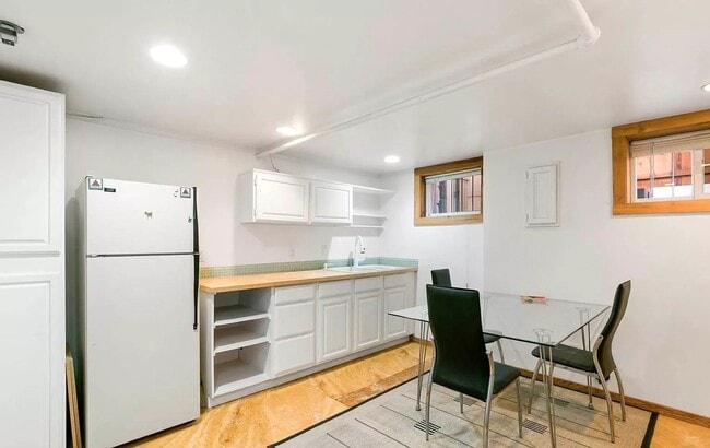 Photo - 1748 N High St Unidad 4