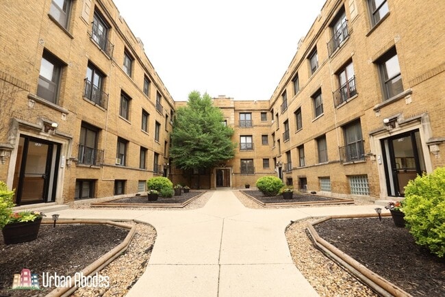 Building Photo - 730 W Roscoe St Unit A05C