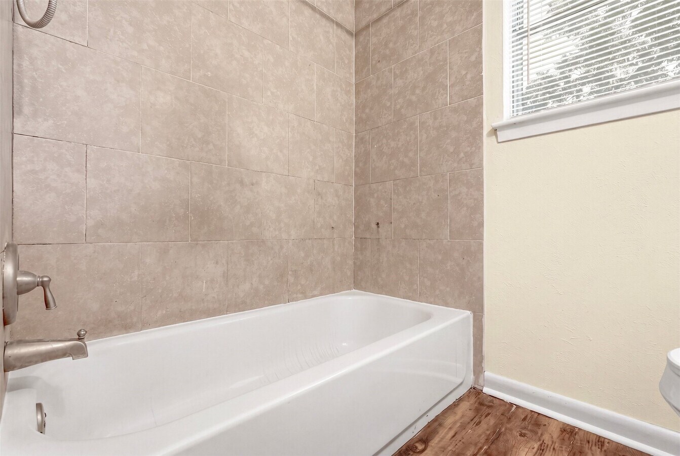 Photo - 10227 Glenmawr Dr