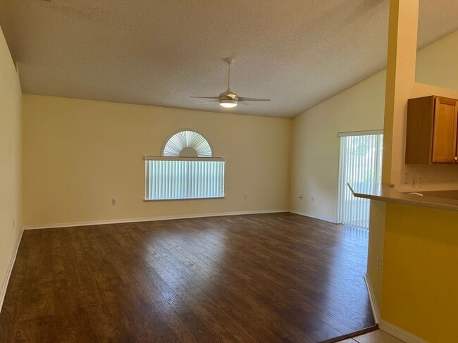 Photo - 260 Mirage Ave SE