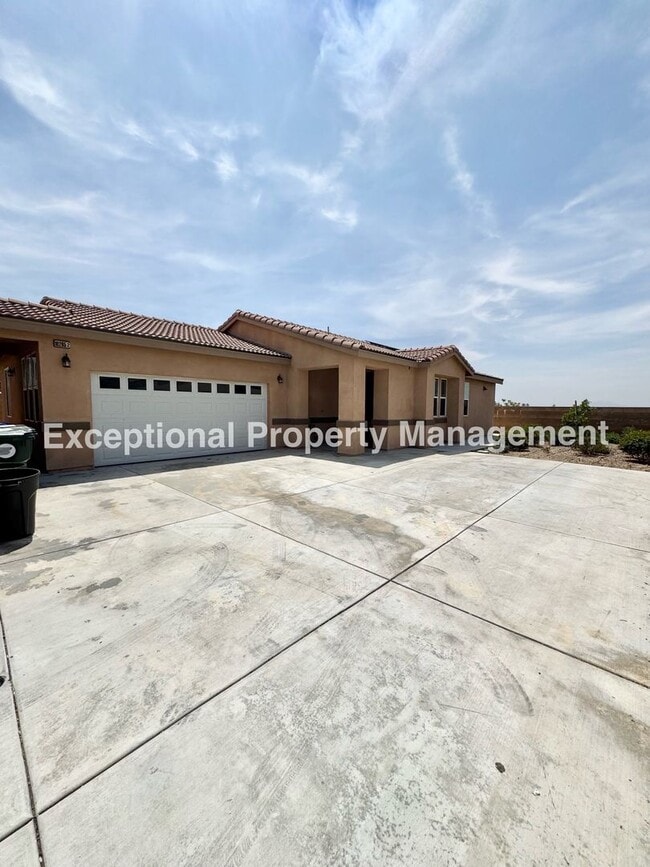 Building Photo - 16265 Plum St Unit 2
