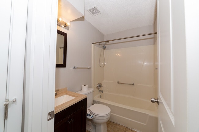 Photo - 905 Emma Ave