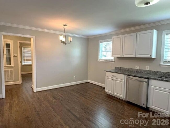 Photo - 2401 Roslyn Ave