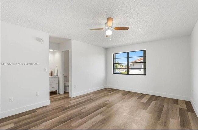 Building Photo - 2512 SW 113th Ct Unit #1